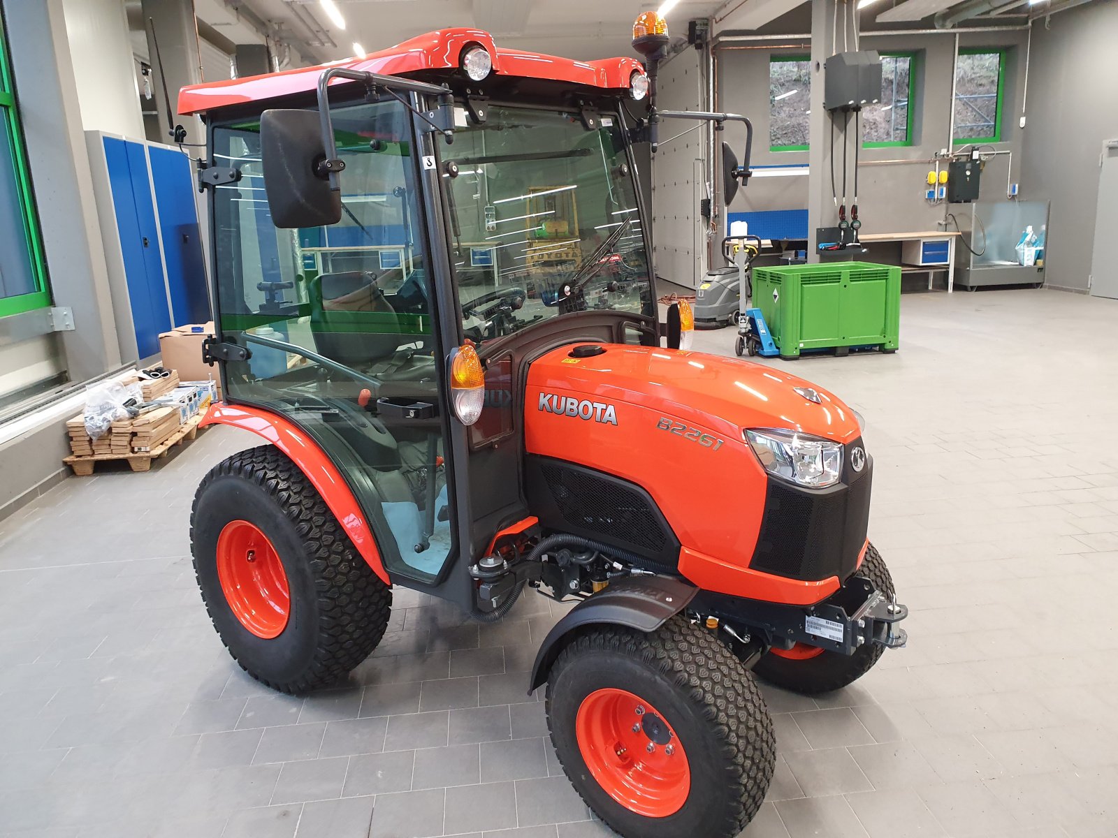 Kommunaltraktor van het type Kubota B2-261 H, Neumaschine in Olpe (Foto 7)