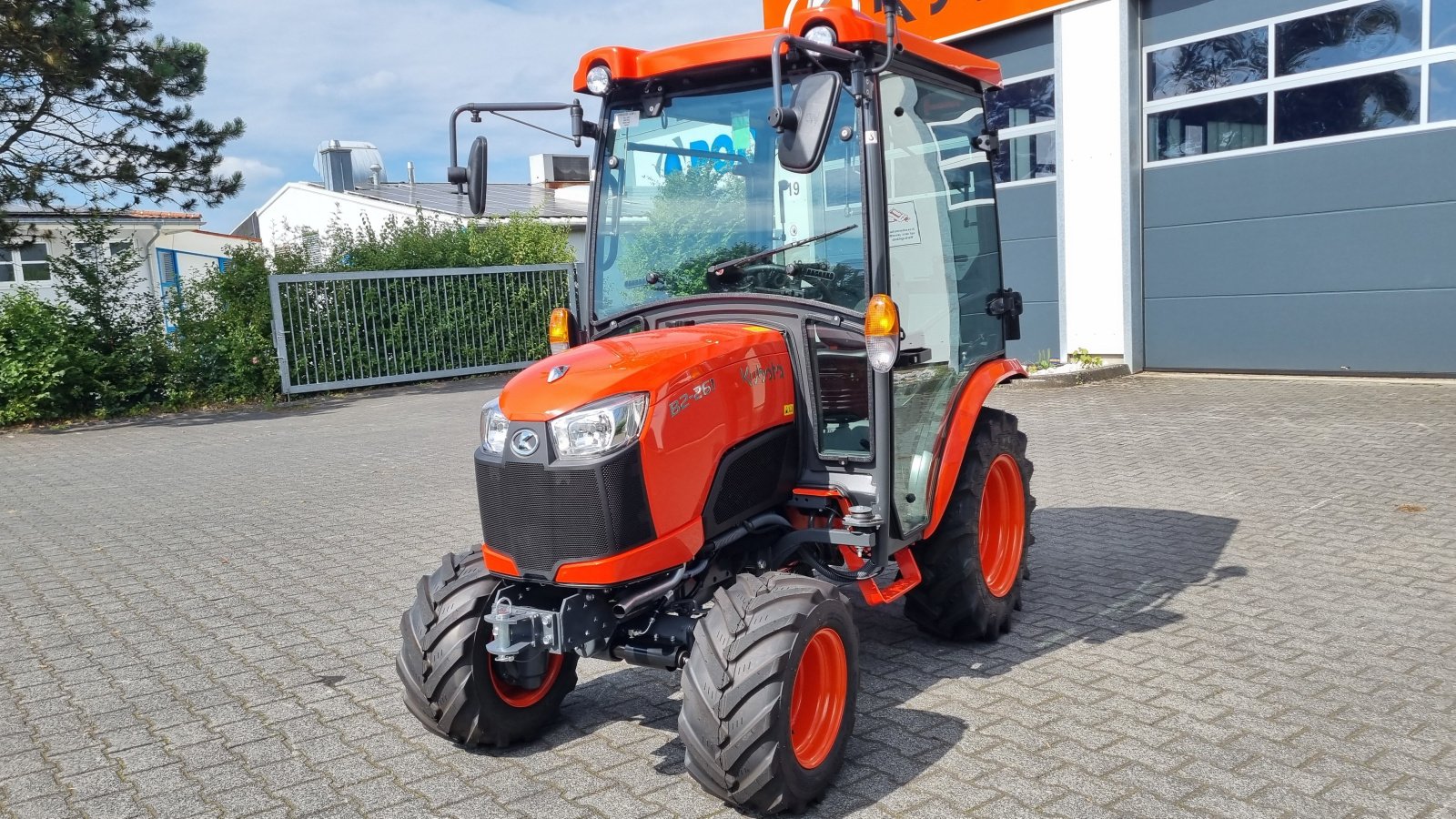 Kommunaltraktor of the type Kubota B2-261 H, Neumaschine in Olpe (Picture 2)