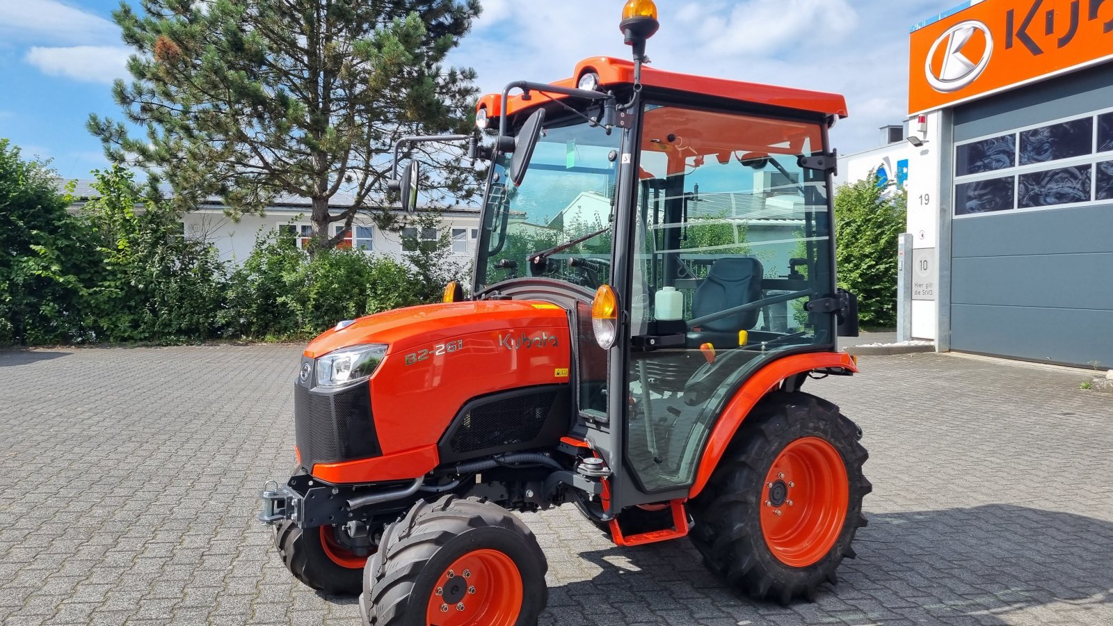 Kommunaltraktor of the type Kubota B2-261 H, Neumaschine in Olpe (Picture 11)