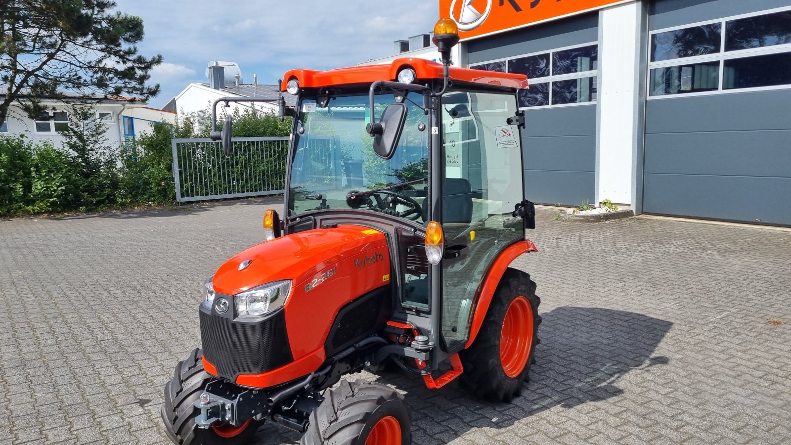 Kommunaltraktor van het type Kubota B2-261 H, Neumaschine in Olpe (Foto 12)