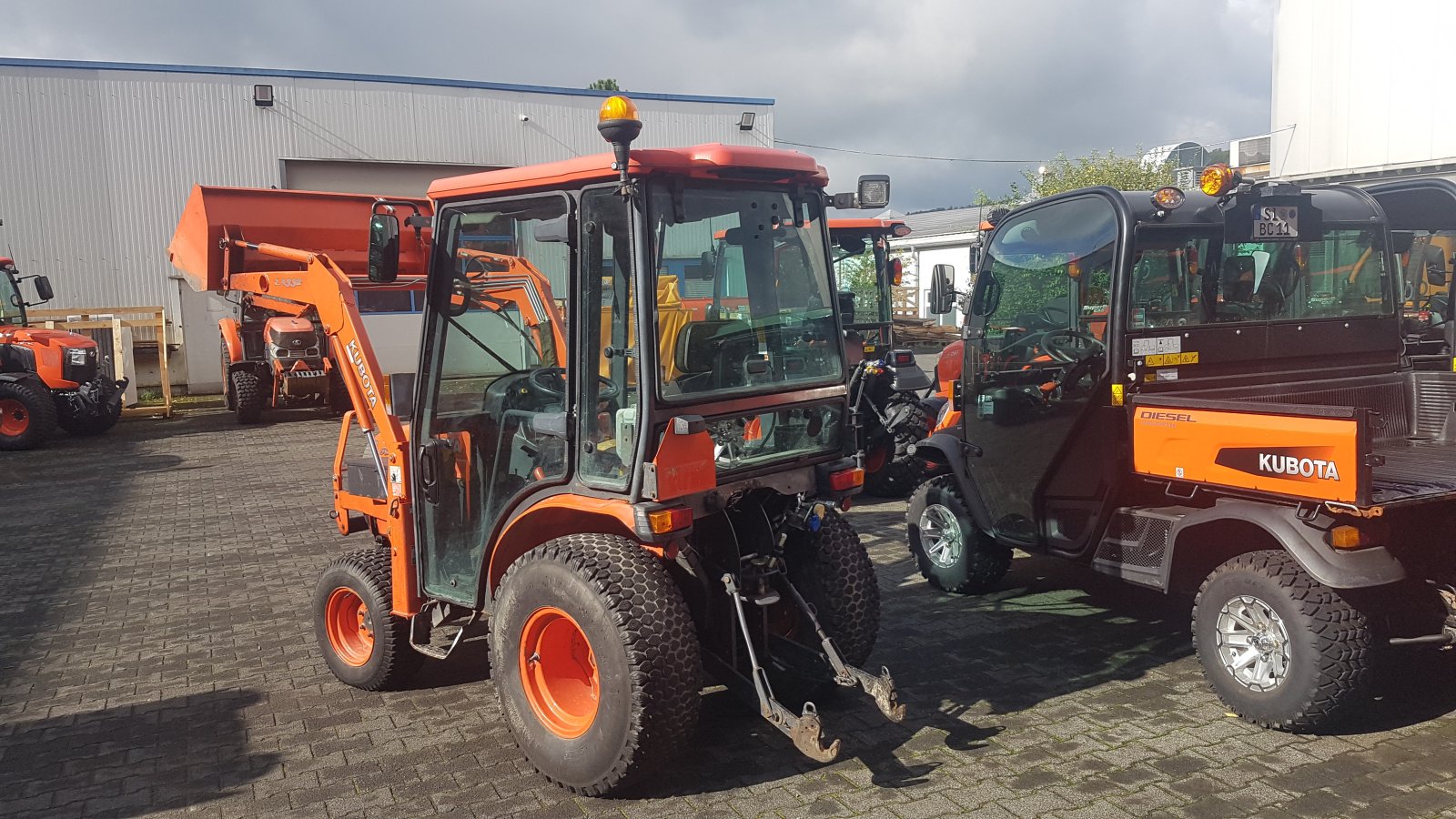 Kommunaltraktor des Typs Kubota B2230 CAB, Gebrauchtmaschine in Olpe (Bild 3)