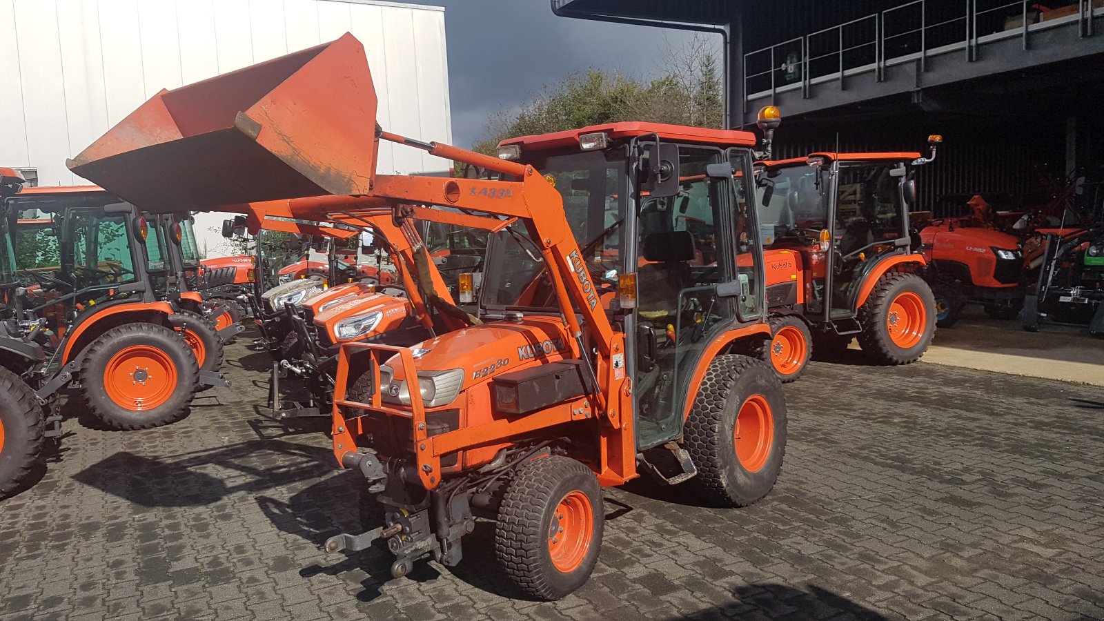 Kommunaltraktor des Typs Kubota B2230 CAB, Gebrauchtmaschine in Olpe (Bild 7)