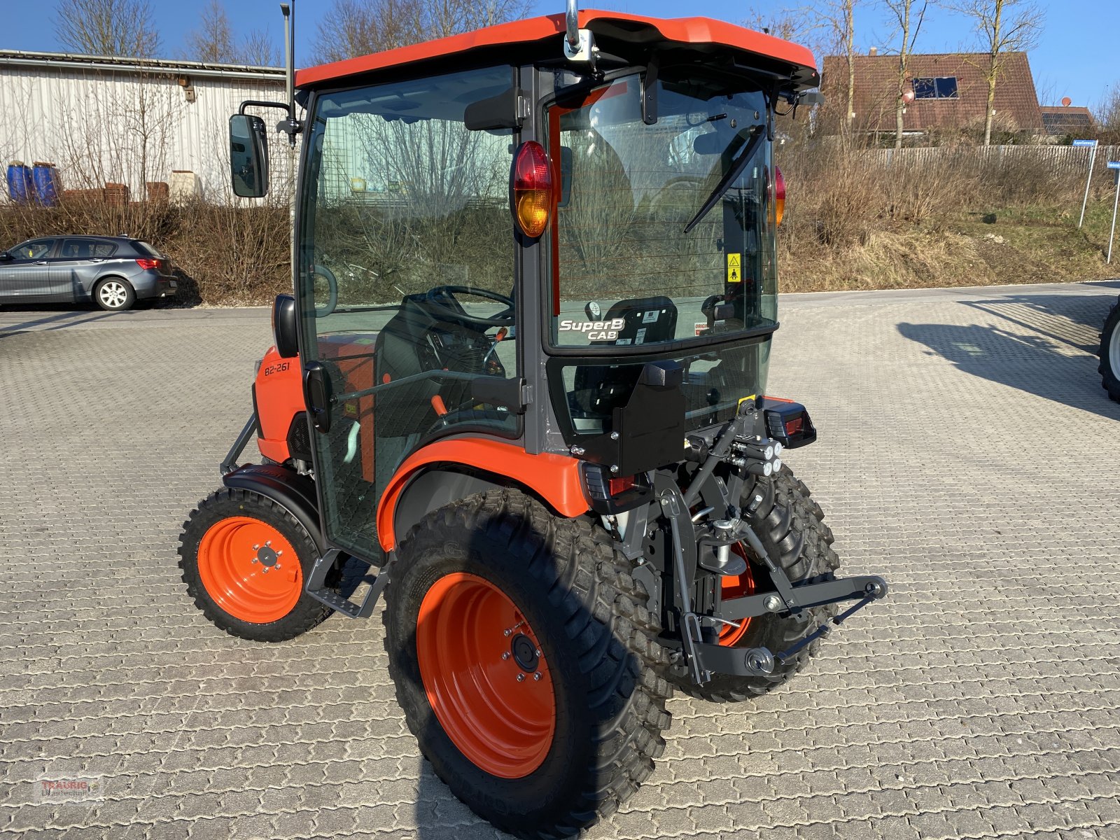 Kommunaltraktor des Typs Kubota B2261 CAB, Neumaschine in Mainburg/Wambach (Bild 2)