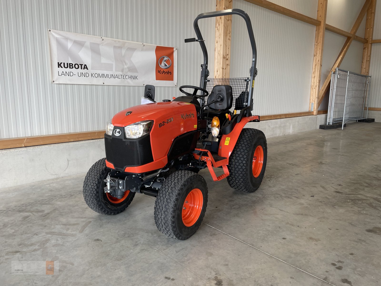 Kommunaltraktor Türe ait Kubota B2261, Neumaschine içinde Biessenhofen (resim 1)