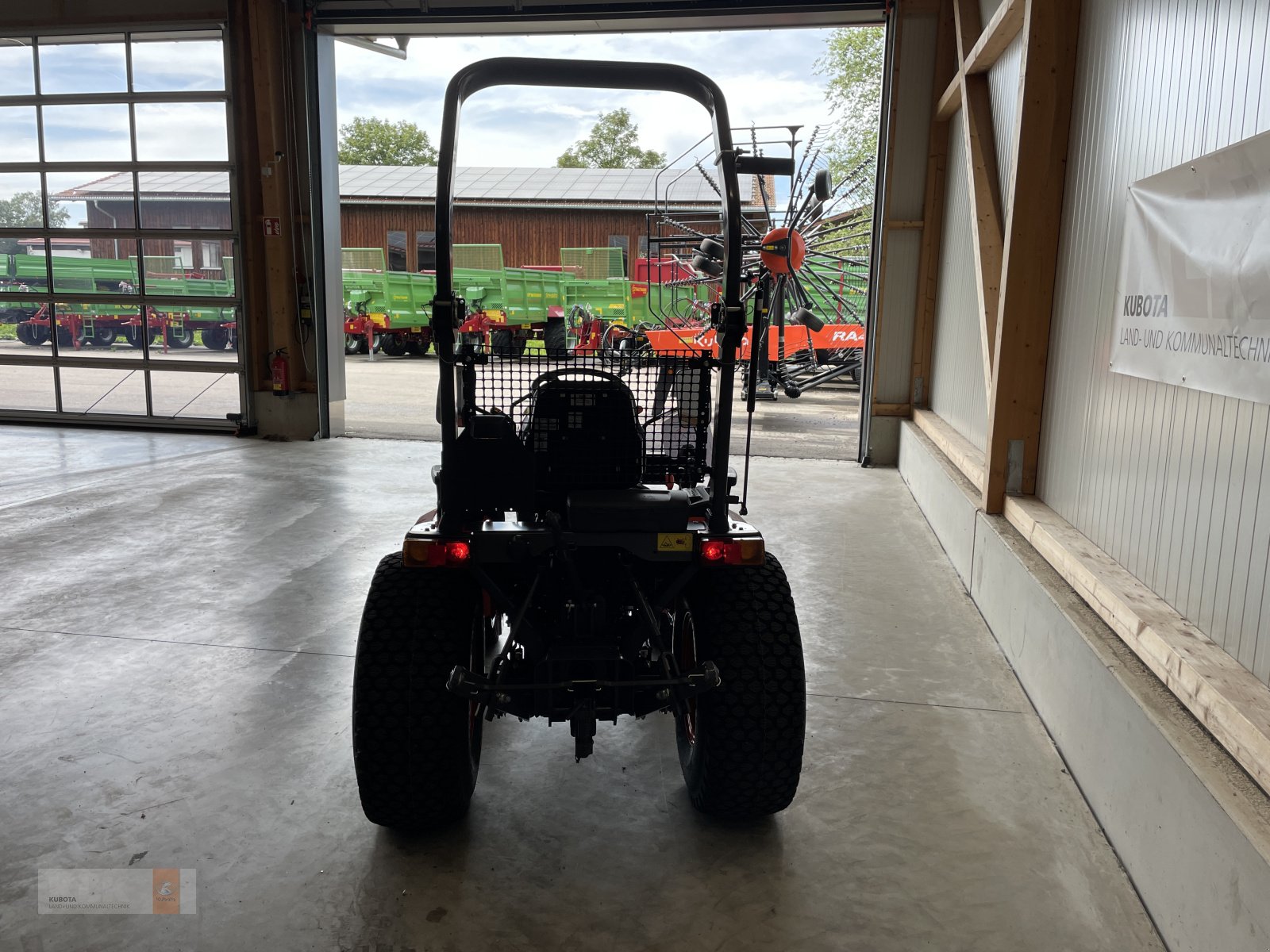 Kommunaltraktor des Typs Kubota B2261, Neumaschine in Biessenhofen (Bild 4)