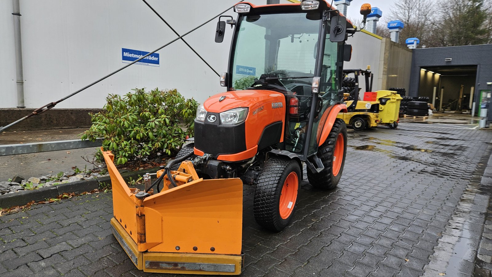 Kommunaltraktor van het type Kubota B2350 Winterdienst, Gebrauchtmaschine in Olpe (Foto 7)