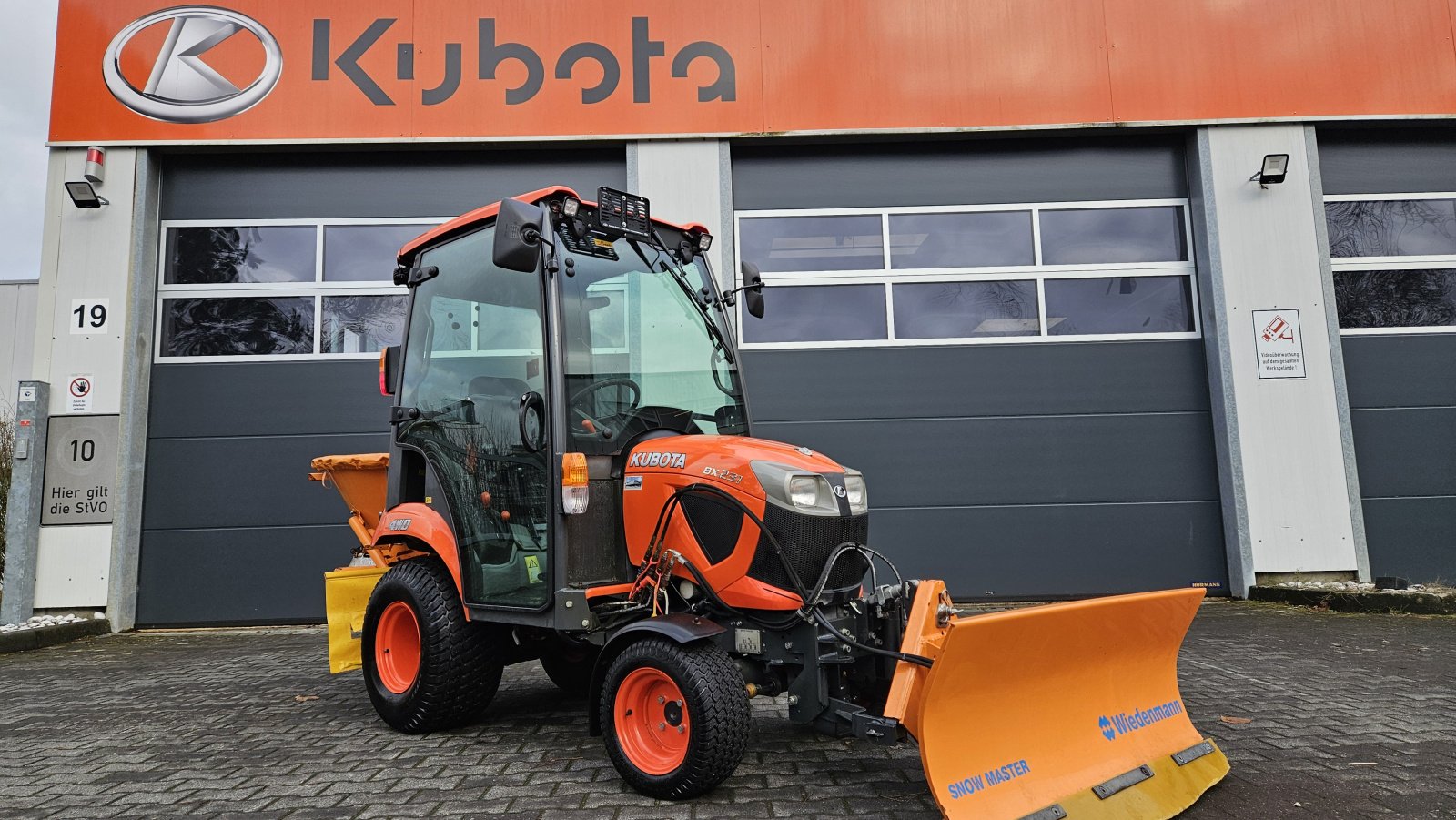 Kommunaltraktor typu Kubota BX 231 CAB Winterdienst, Gebrauchtmaschine w Olpe (Zdjęcie 1)