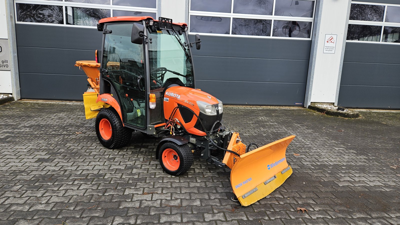 Kommunaltraktor typu Kubota BX 231 CAB Winterdienst, Gebrauchtmaschine w Olpe (Zdjęcie 2)