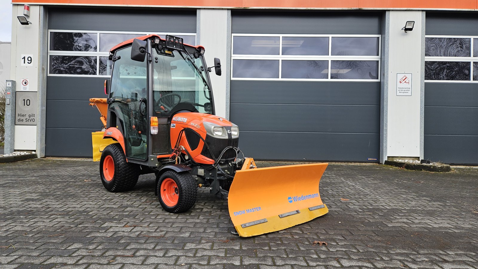 Kommunaltraktor typu Kubota BX 231 CAB Winterdienst, Gebrauchtmaschine w Olpe (Zdjęcie 4)