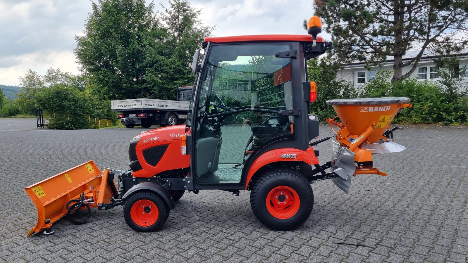 Kommunaltraktor van het type Kubota BX 261 Winterdienst, Neumaschine in Olpe (Foto 12)