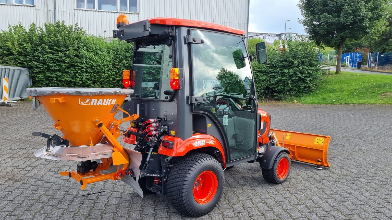 Kommunaltraktor van het type Kubota BX 261 Winterdienst, Neumaschine in Olpe (Foto 14)