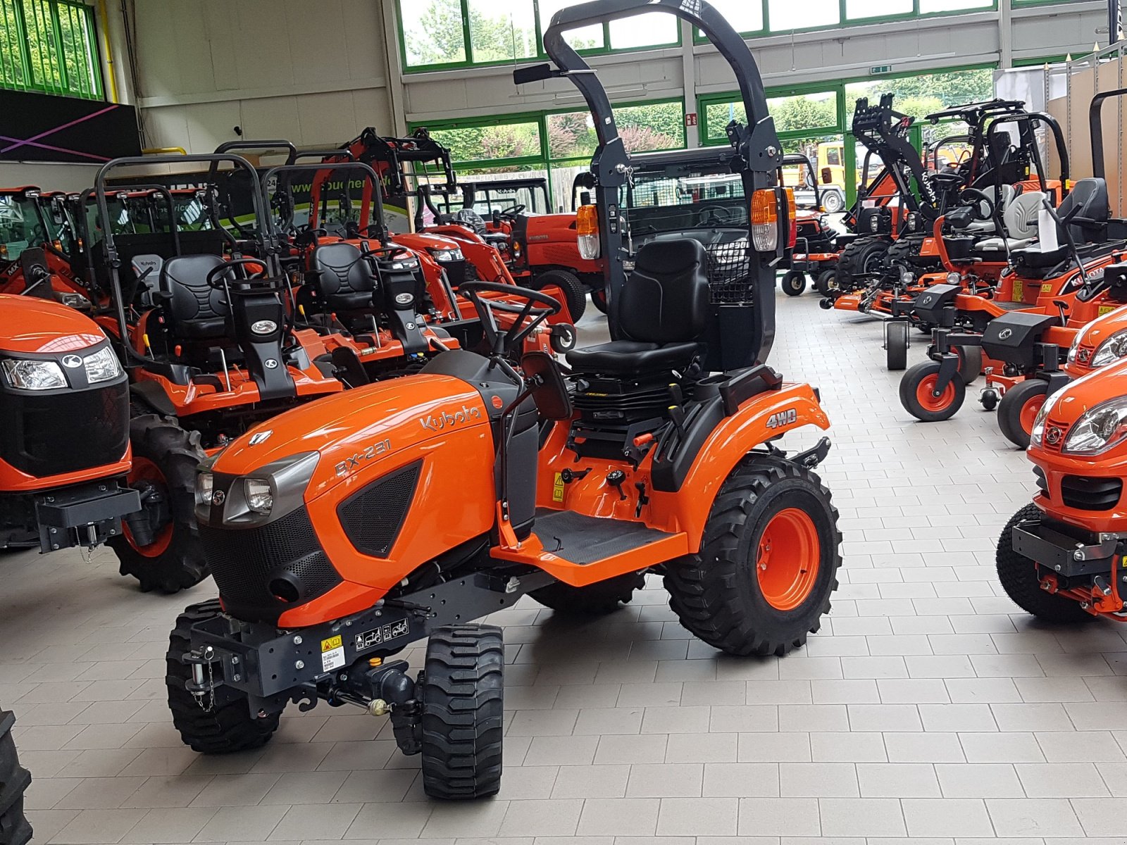 Kommunaltraktor des Typs Kubota BX231 Allrad, Neumaschine in Olpe (Bild 4)