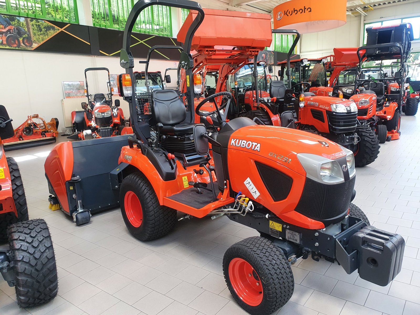 Kommunaltraktor des Typs Kubota BX231 Allrad, Neumaschine in Olpe (Bild 5)