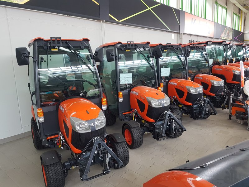 Kommunaltraktor van het type Kubota BX231 CAB, Neumaschine in Olpe