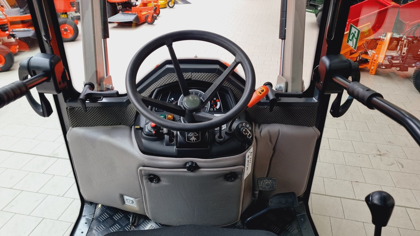 Kommunaltraktor del tipo Kubota BX231 CAB, Neumaschine en Olpe (Imagen 7)