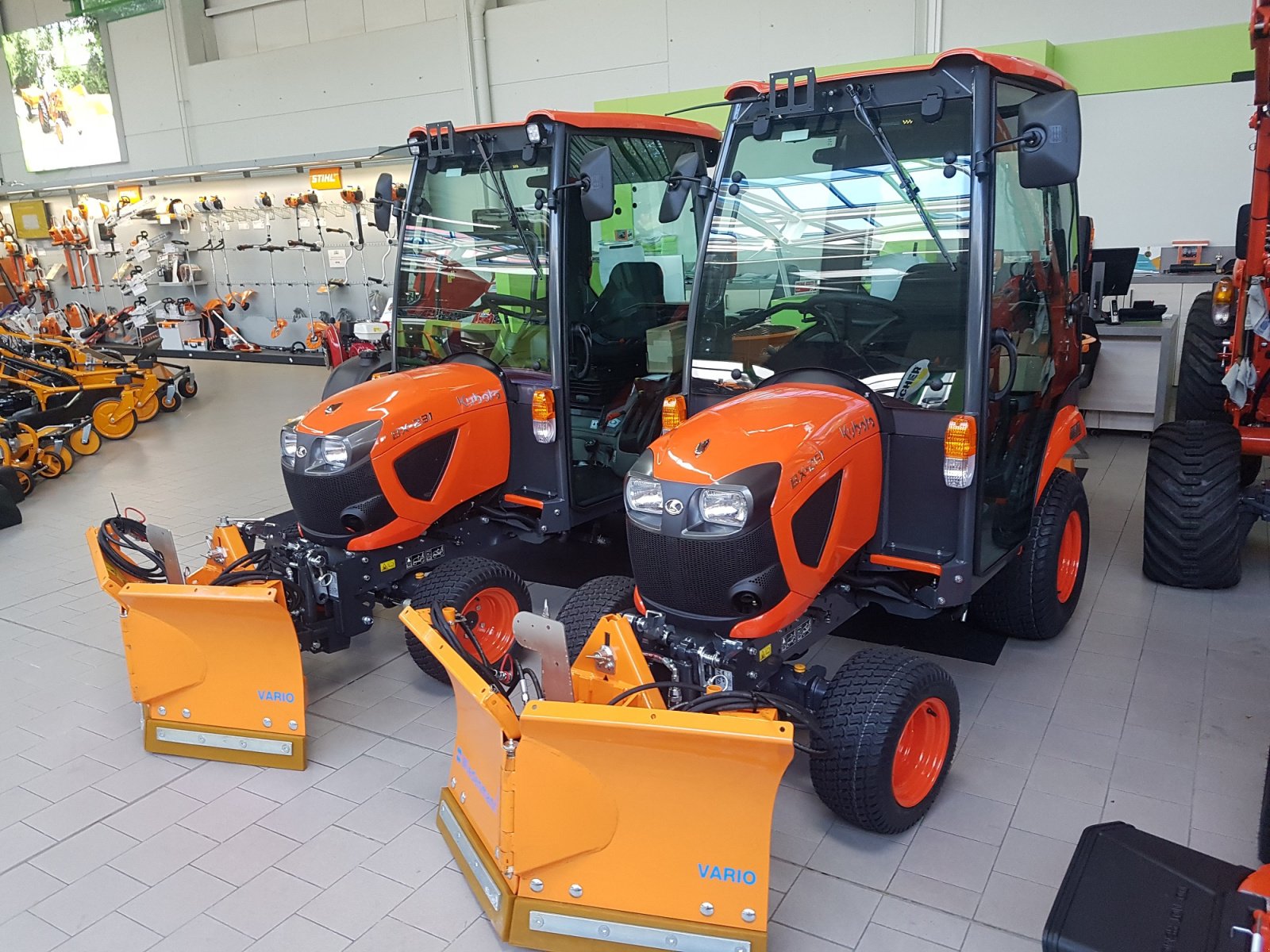 Kommunaltraktor del tipo Kubota BX261 CAB ab 0,99%, Neumaschine In Olpe (Immagine 1)