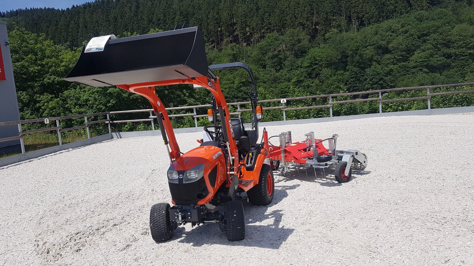 Kommunaltraktor des Typs Kubota BX261 incl Frontlader ab 0,99%, Neumaschine in Olpe (Bild 2)