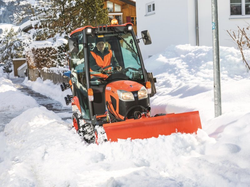 Kommunaltraktor des Typs Kubota BX261 Winterdienstpaket ab 0,99%, Neumaschine in Olpe (Bild 1)