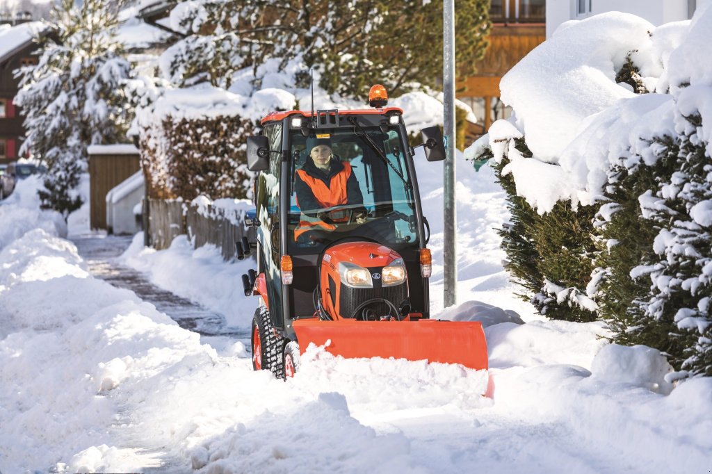 Kommunaltraktor del tipo Kubota BX261 Winterdienstpaket ab 0,99%, Neumaschine In Olpe (Immagine 2)