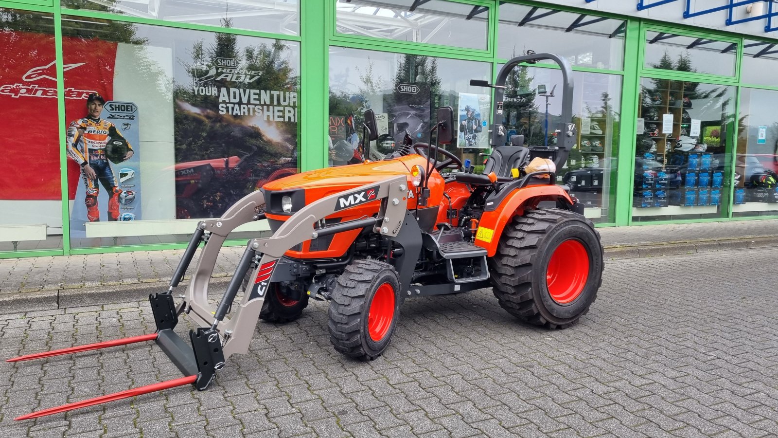 Kommunaltraktor of the type Kubota EK1-261 Frontlader, Neumaschine in Olpe (Picture 1)