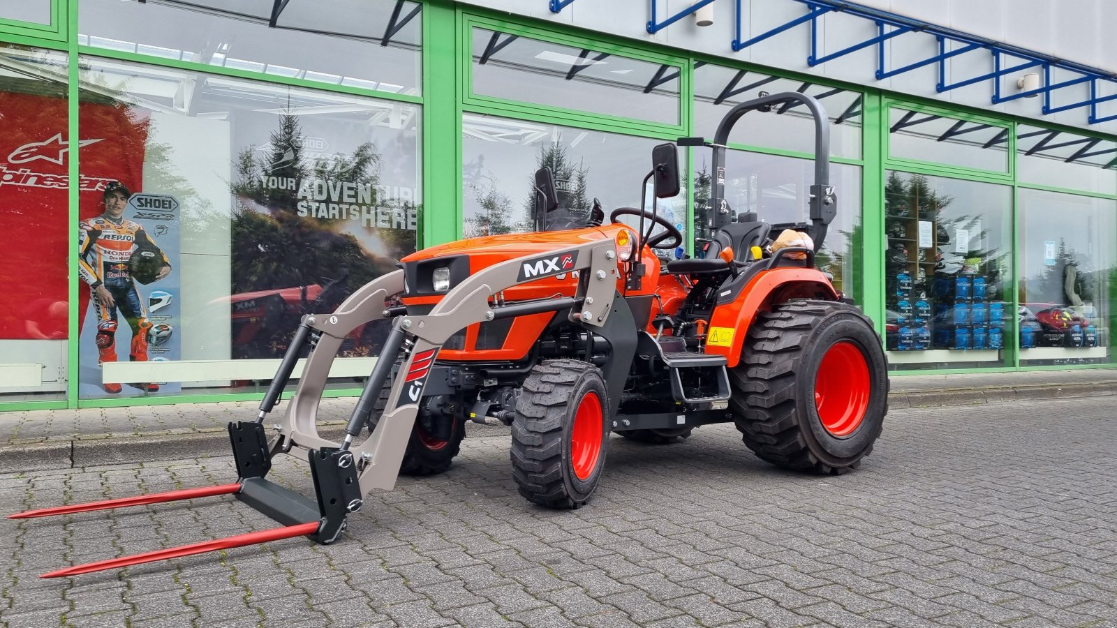 Kommunaltraktor of the type Kubota EK1-261 Frontlader, Neumaschine in Olpe (Picture 2)