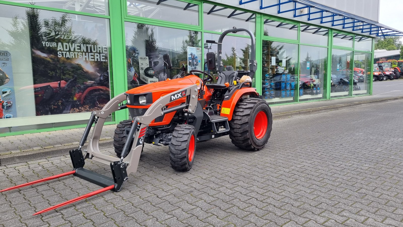 Kommunaltraktor of the type Kubota EK1-261 Frontlader, Neumaschine in Olpe (Picture 3)