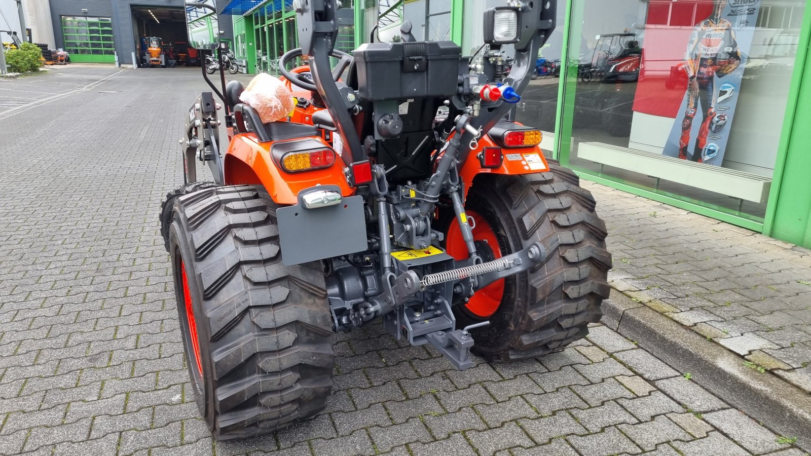 Kommunaltraktor of the type Kubota EK1-261 Frontlader, Neumaschine in Olpe (Picture 8)