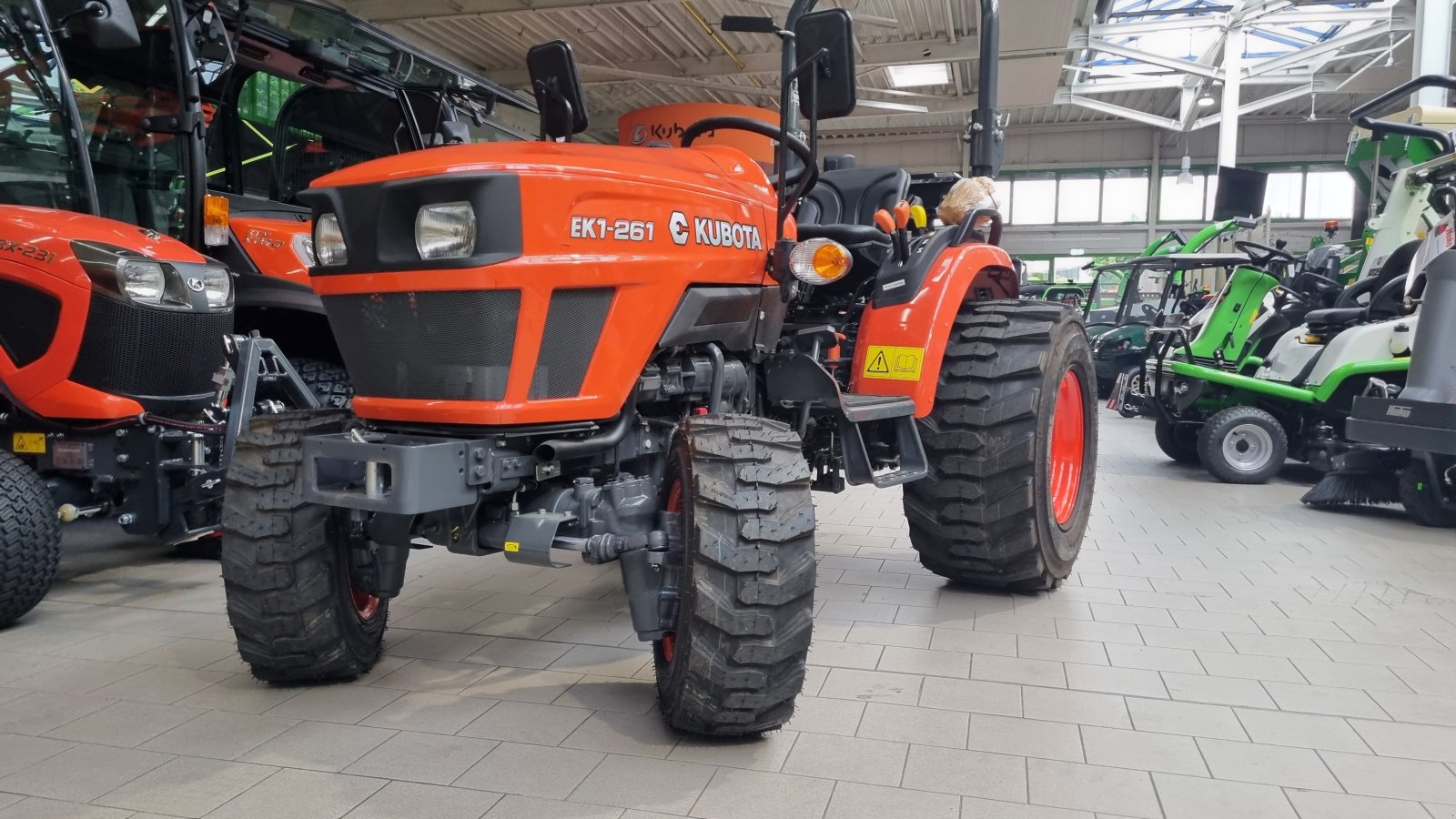 Kommunaltraktor of the type Kubota EK1-261, Neumaschine in Olpe (Picture 2)