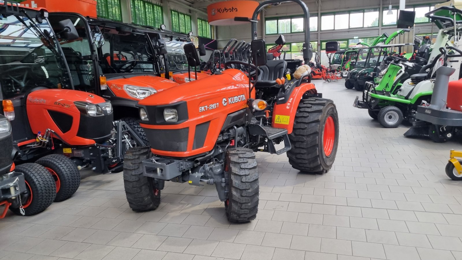 Kommunaltraktor of the type Kubota EK1-261, Neumaschine in Olpe (Picture 3)