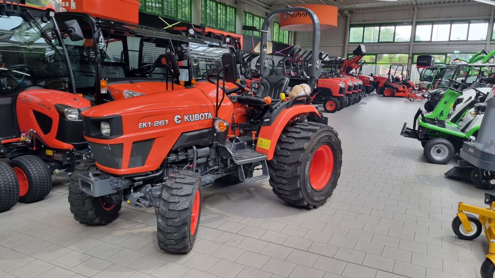 Kommunaltraktor of the type Kubota EK1-261, Neumaschine in Olpe (Picture 4)