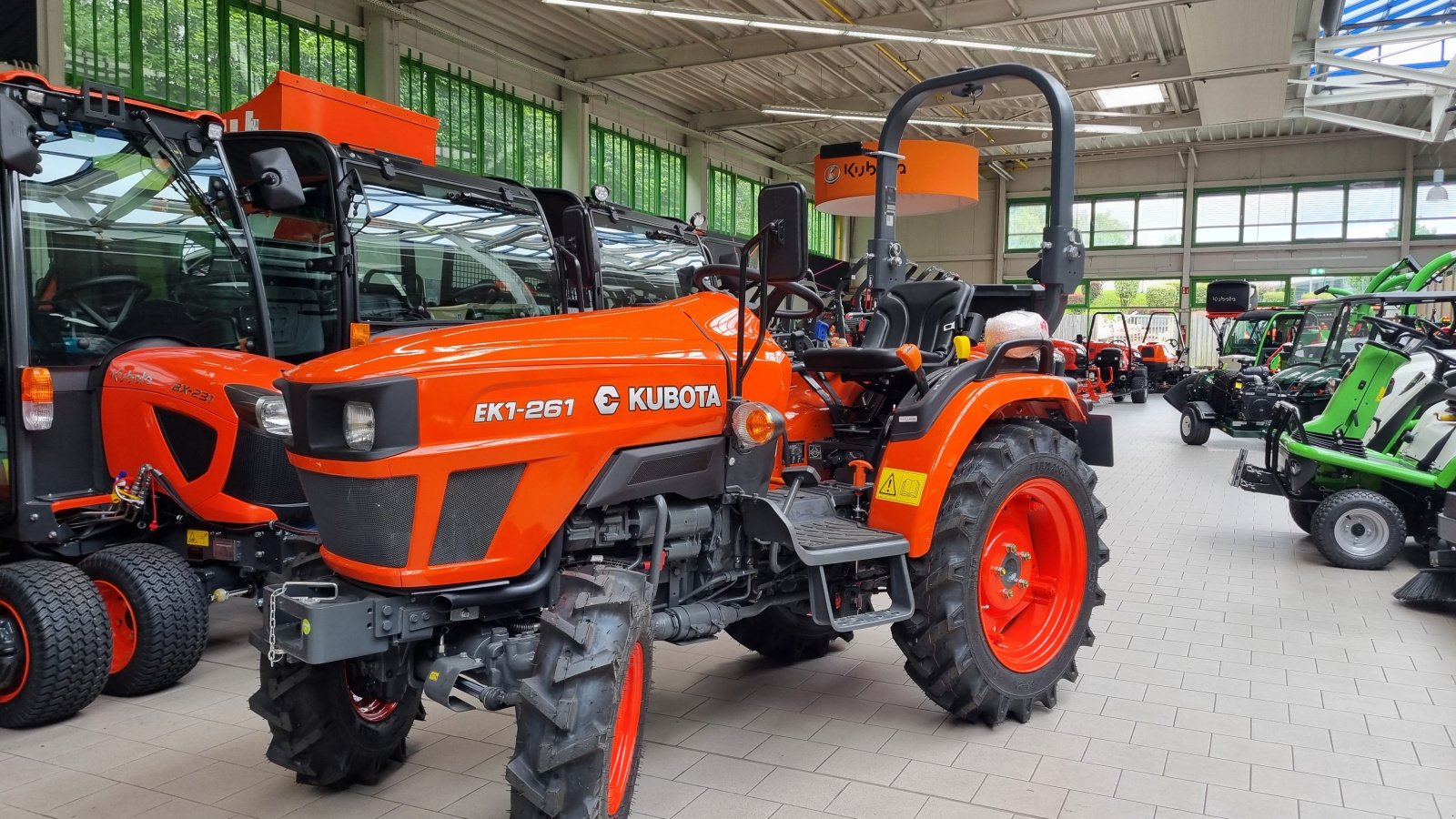 Kommunaltraktor of the type Kubota EK1-261, Neumaschine in Olpe (Picture 1)