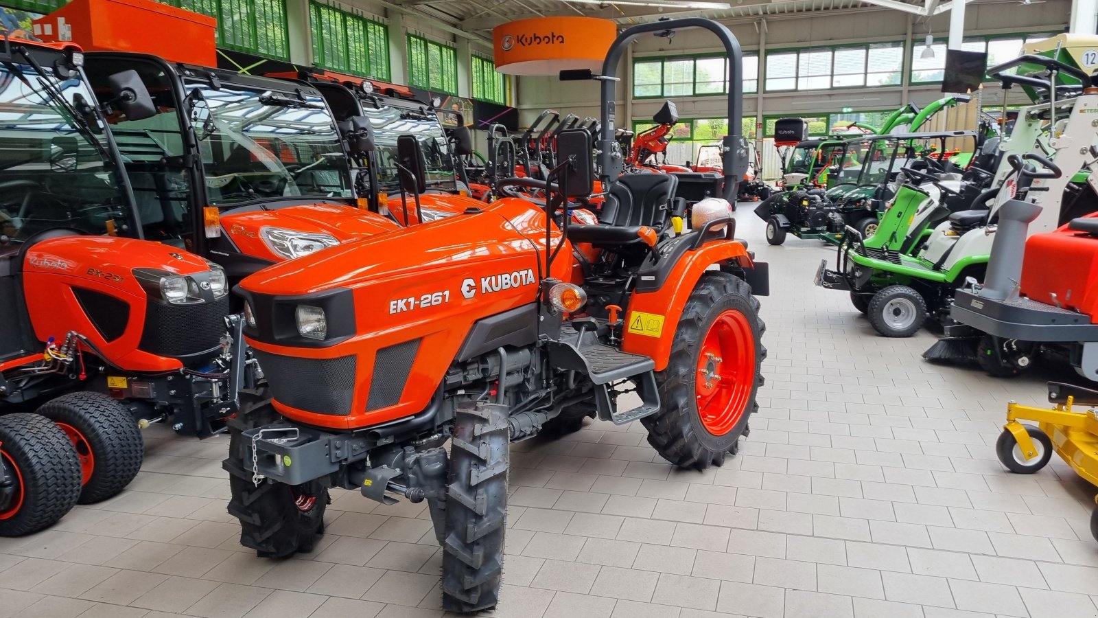 Kommunaltraktor of the type Kubota EK1-261, Neumaschine in Olpe (Picture 2)