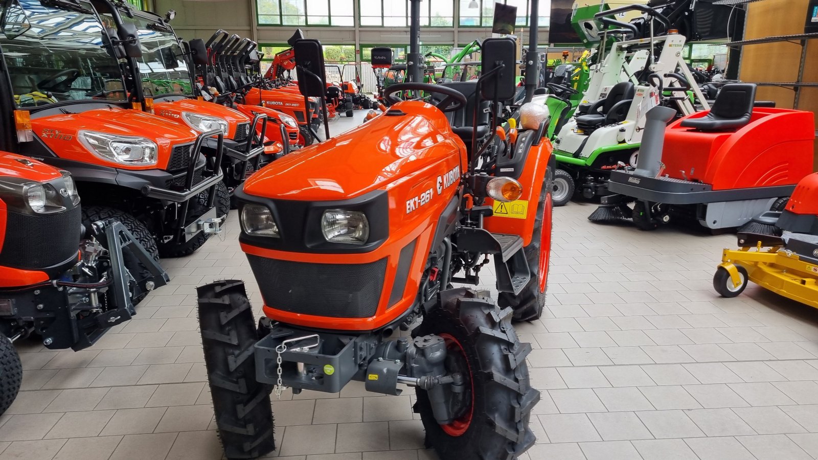 Kommunaltraktor del tipo Kubota EK1-261, Neumaschine en Olpe (Imagen 3)