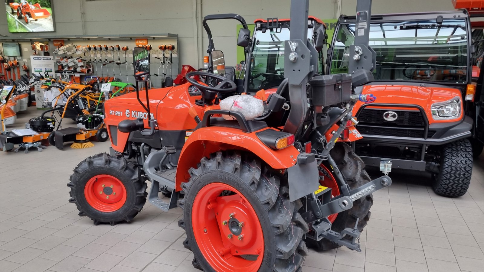 Kommunaltraktor of the type Kubota EK1-261, Neumaschine in Olpe (Picture 4)