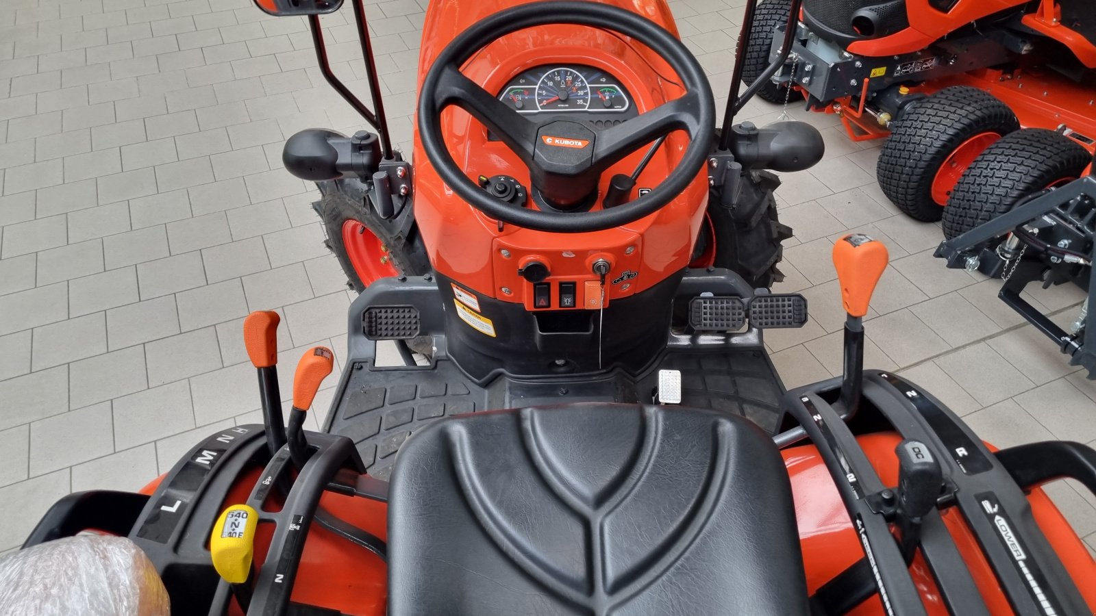 Kommunaltraktor του τύπου Kubota EK1-261, Neumaschine σε Olpe (Φωτογραφία 8)