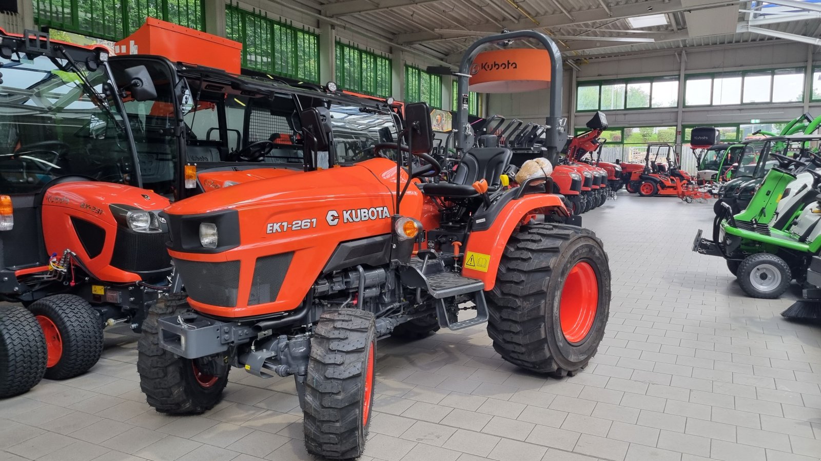 Kommunaltraktor του τύπου Kubota EK1-261, Neumaschine σε Olpe (Φωτογραφία 11)