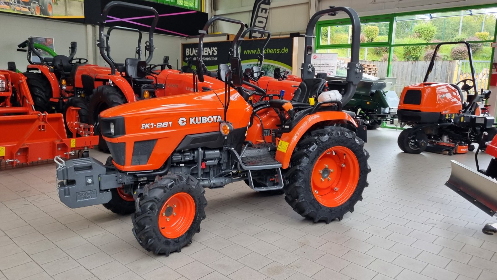 Kommunaltraktor du type Kubota EK1-261, Neumaschine en Olpe (Photo 13)