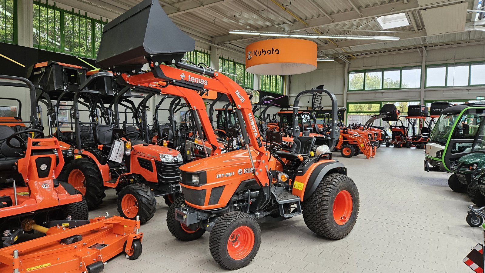 Kommunaltraktor van het type Kubota EK1-261, Neumaschine in Olpe (Foto 2)