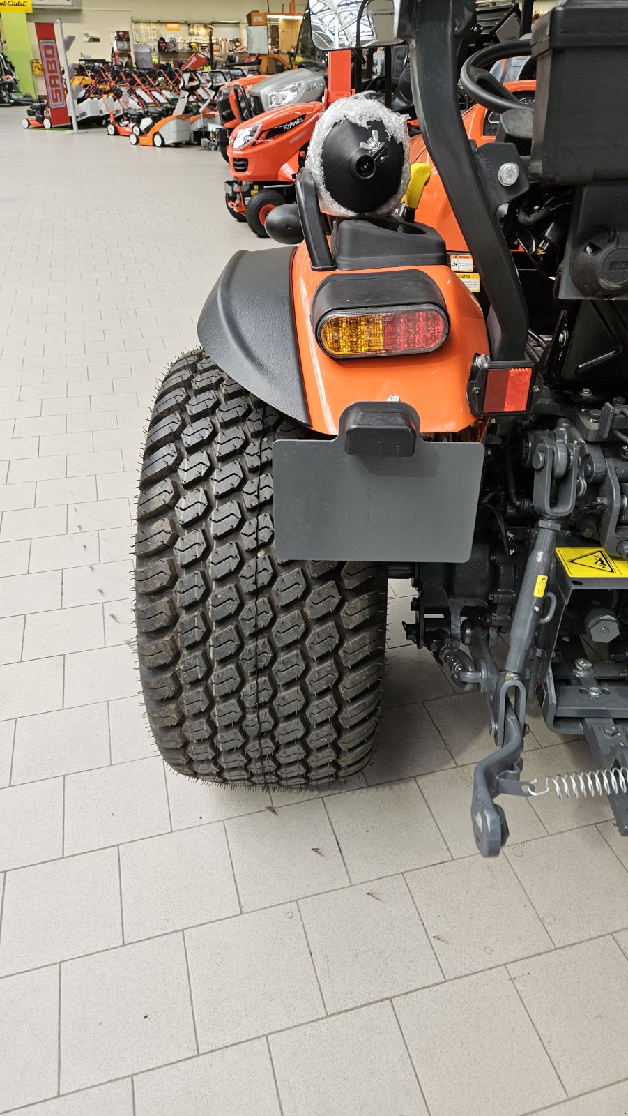 Kommunaltraktor van het type Kubota EK1-261, Neumaschine in Olpe (Foto 10)