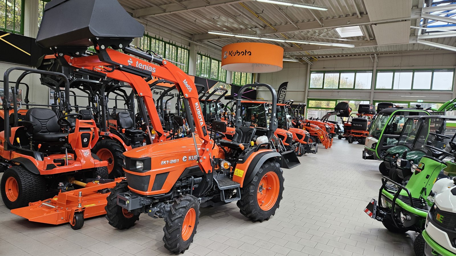 Kommunaltraktor of the type Kubota EK1-261, Neumaschine in Olpe (Picture 1)