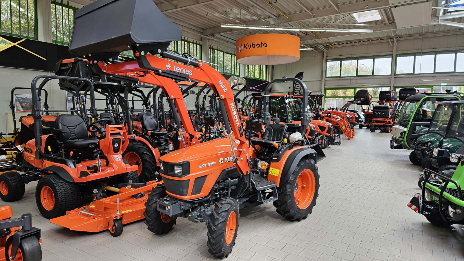 Kommunaltraktor of the type Kubota EK1-261, Neumaschine in Olpe (Picture 3)