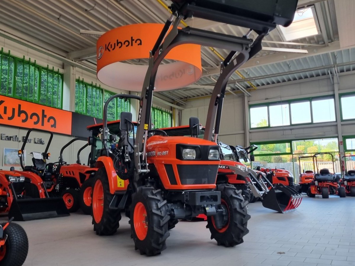 Kommunaltraktor van het type Kubota EK1-261, Neumaschine in Olpe (Foto 3)