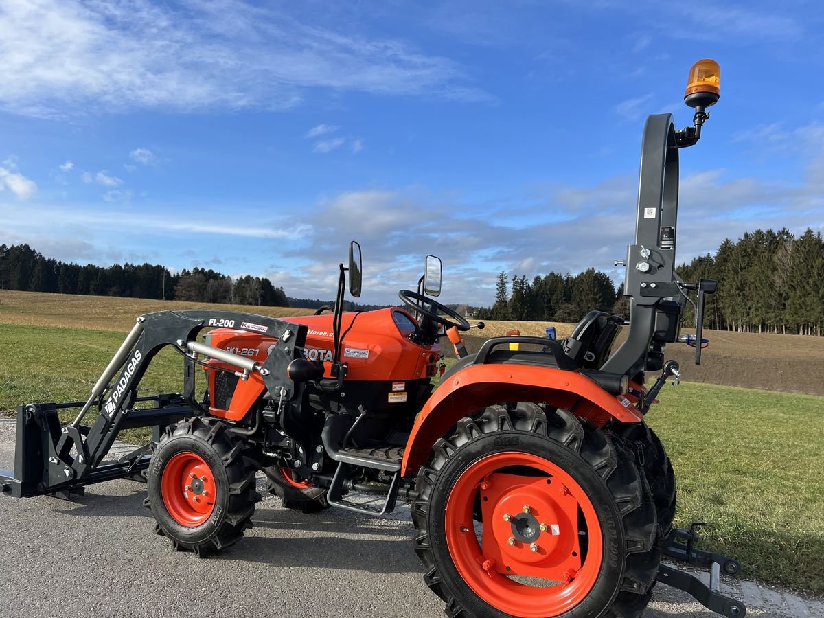 Kommunaltraktor of the type Kubota EK1-261, Neumaschine in NATTERNBACH (Picture 4)