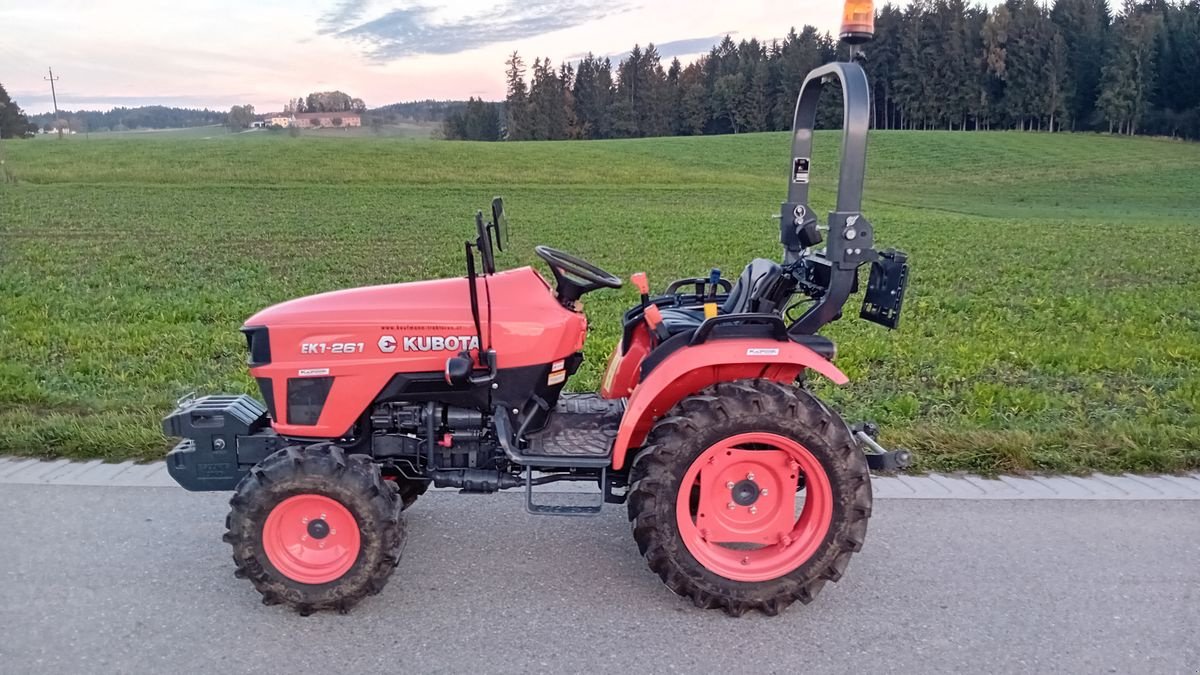 Kommunaltraktor des Typs Kubota EK1-261, Gebrauchtmaschine in NATTERNBACH (Bild 2)