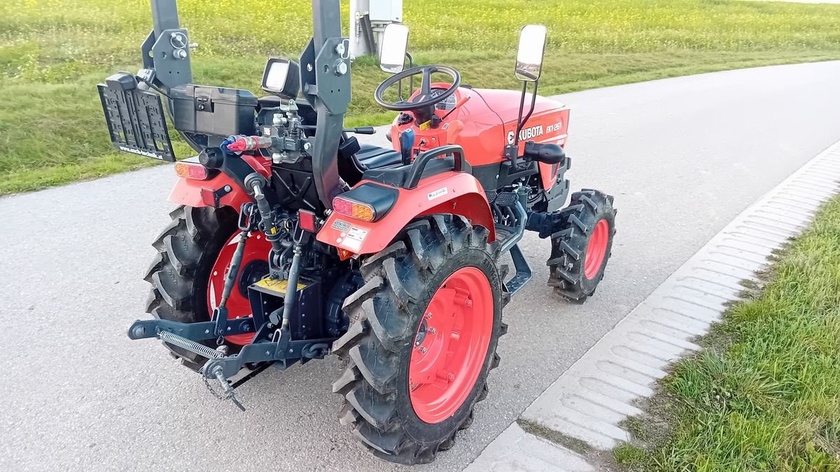 Kommunaltraktor van het type Kubota EK1-261, Gebrauchtmaschine in NATTERNBACH (Foto 5)