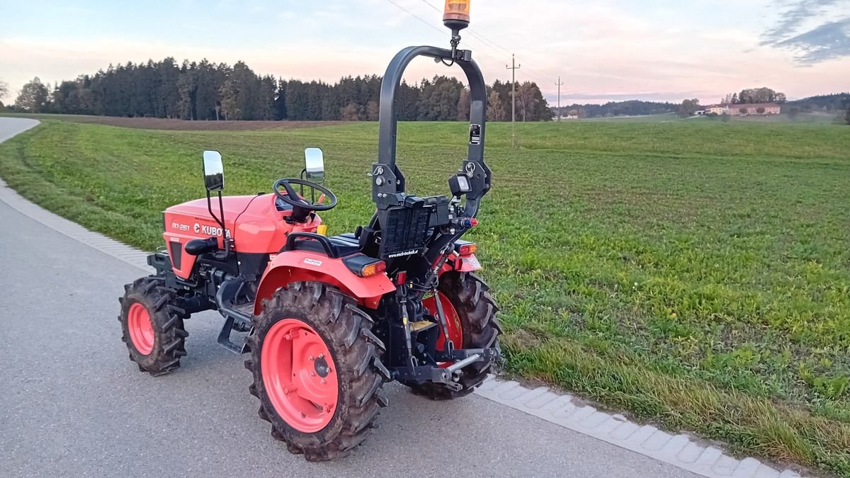 Kommunaltraktor του τύπου Kubota EK1-261, Gebrauchtmaschine σε NATTERNBACH (Φωτογραφία 3)