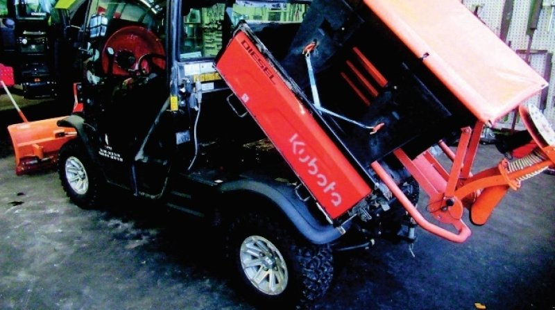 Kommunaltraktor des Typs Kubota KUBOTA RTV X-1110 4x4 Mehrzweckfahrzeug Schneepflug Salzstreuer, Gebrauchtmaschine in Palling (Bild 4)