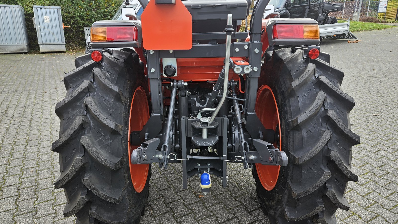 Kommunaltraktor of the type Kubota L 1-452 HST, Neumaschine in Olpe (Picture 10)