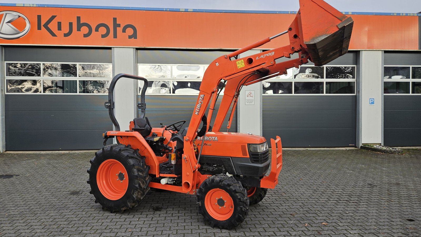 Kommunaltraktor of the type Kubota L 4100 HDW, Gebrauchtmaschine in Olpe (Picture 3)