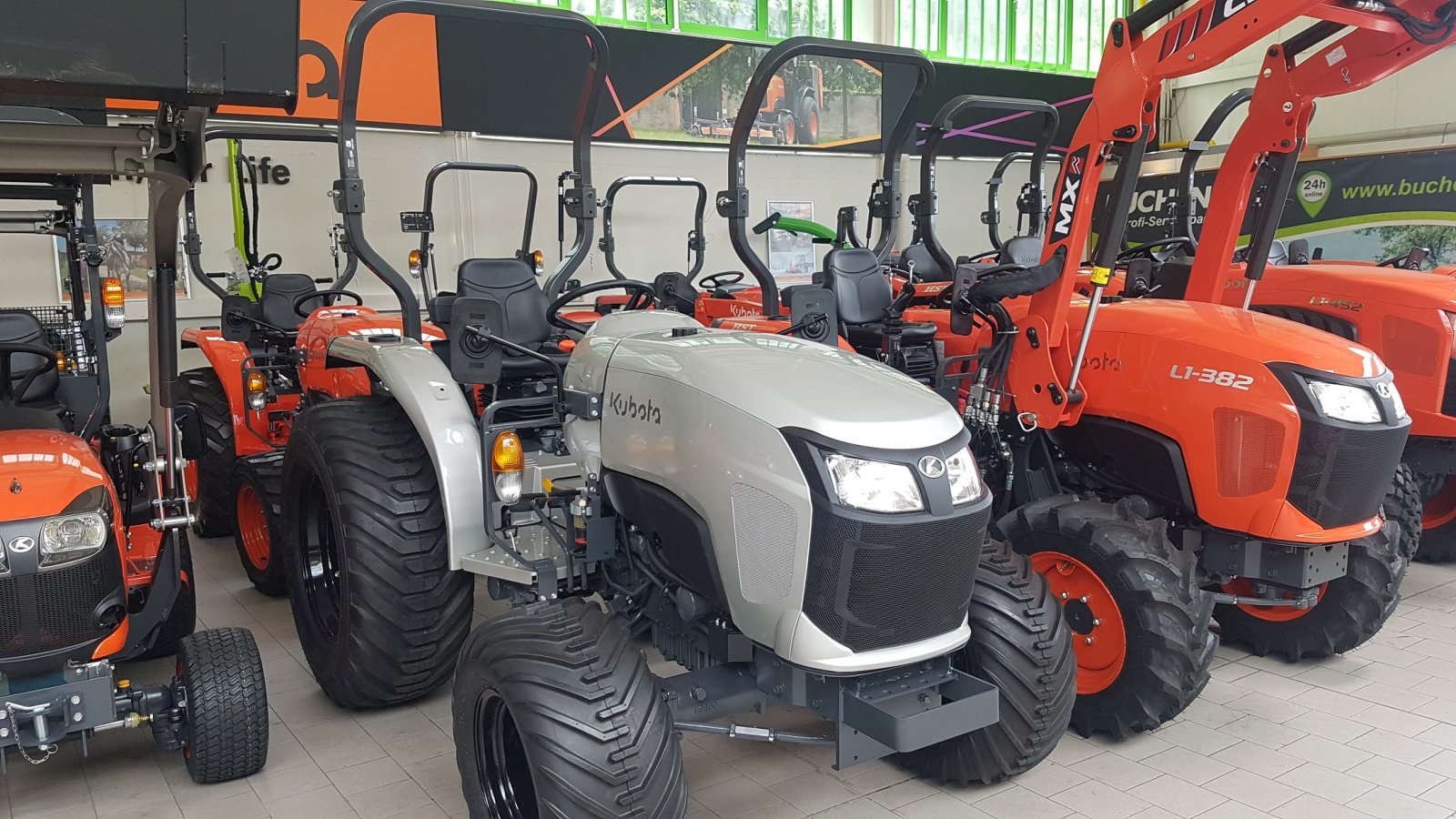 Kommunaltraktor van het type Kubota L1-382 ab 0,99%, Neumaschine in Olpe (Foto 5)